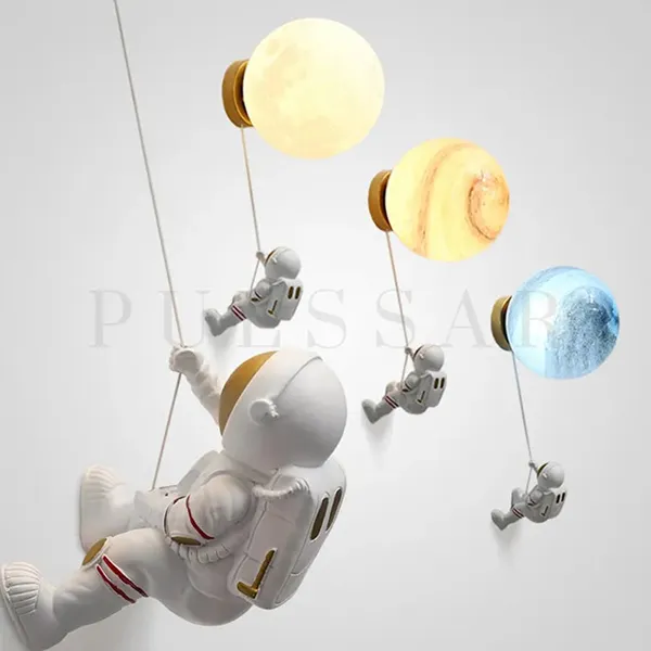 Оригинальный светильник в подарок мальчику – настенное бра Mercury Wall с фигуркой космонавта