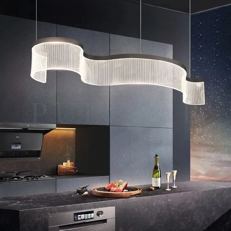 Люстры для кухни 2026, тренды и фото лучших моделей: дизайнерский светильник в форме волны