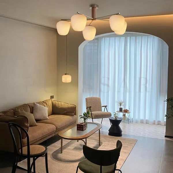 Современные тренды освещения 2026: шикарная люстра в интерьере