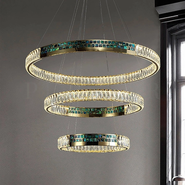 Большая каскадная люстра Salerno на подвесах: подходит для высоких потолков