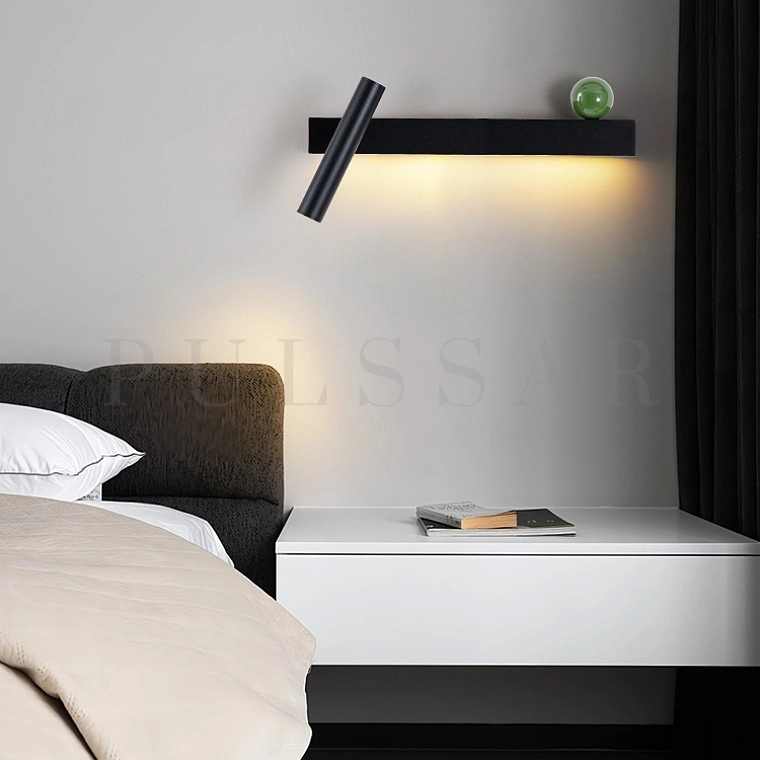 Чёрный настенный светодиодный светильник с вращающимся спотом на прямоугольном креплении и декоративным цветным шаром. Дизайнерское акцентное освещение для современных интерьеров