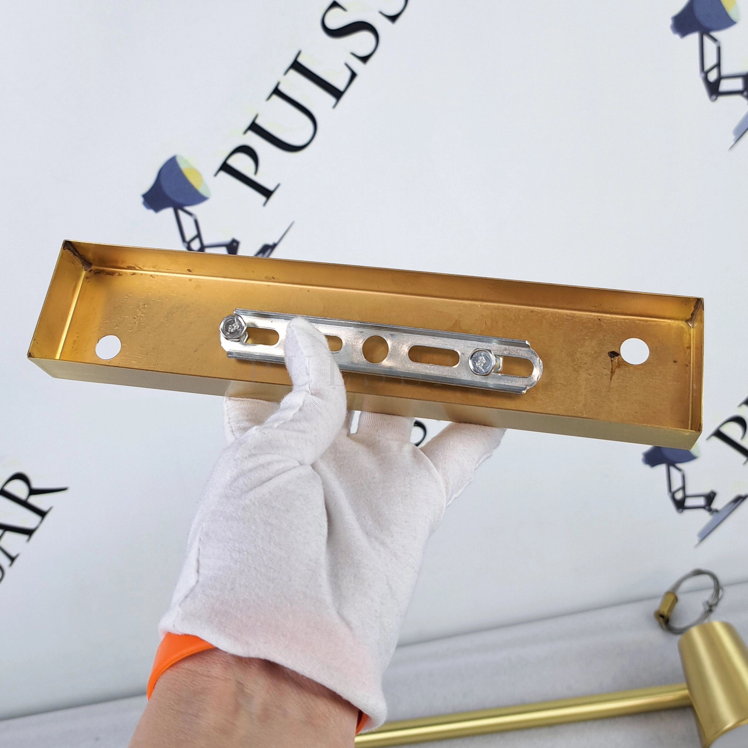 Реечная люстра TOIVOLA