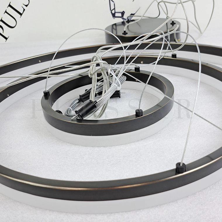 Кольцевая люстра CRUISE BLACK LUX